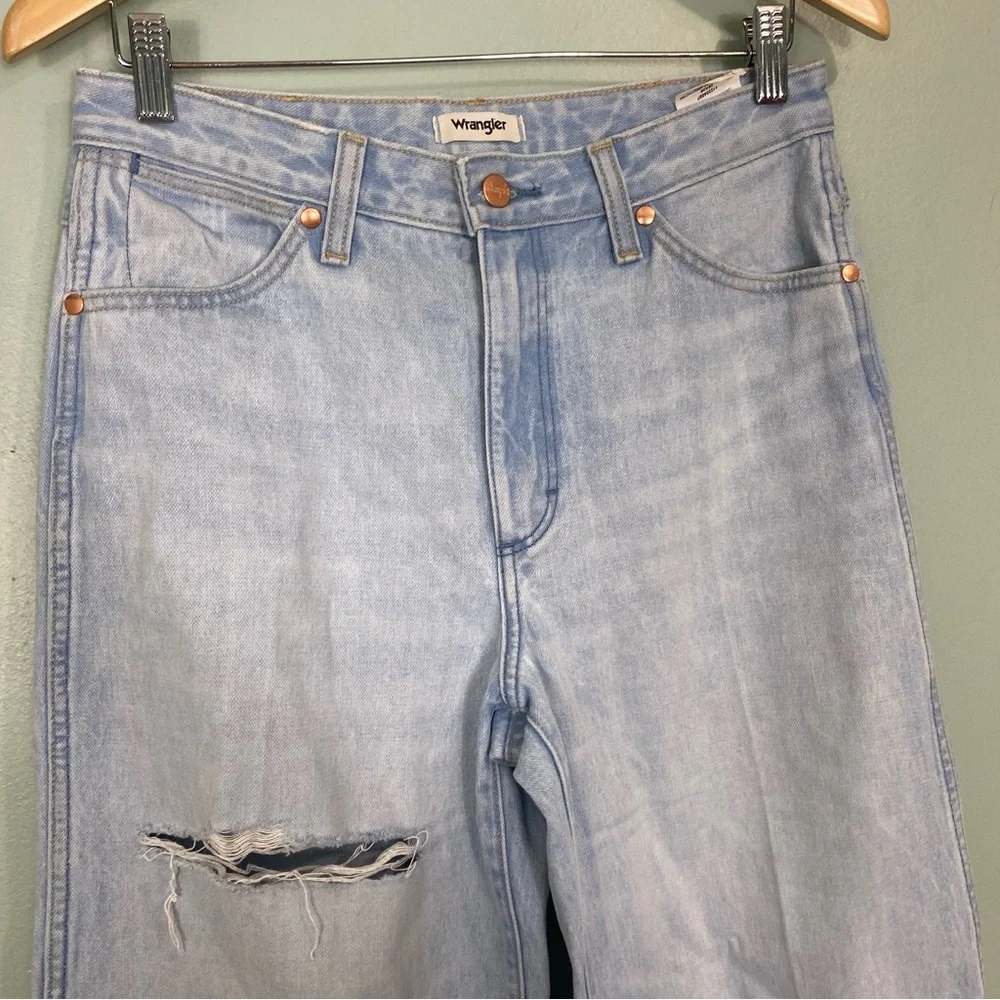 Wrangler High Rise Wide Leg Worldwide Distressed Light Wash Blue 28X28‎ - Picture 3 of 8